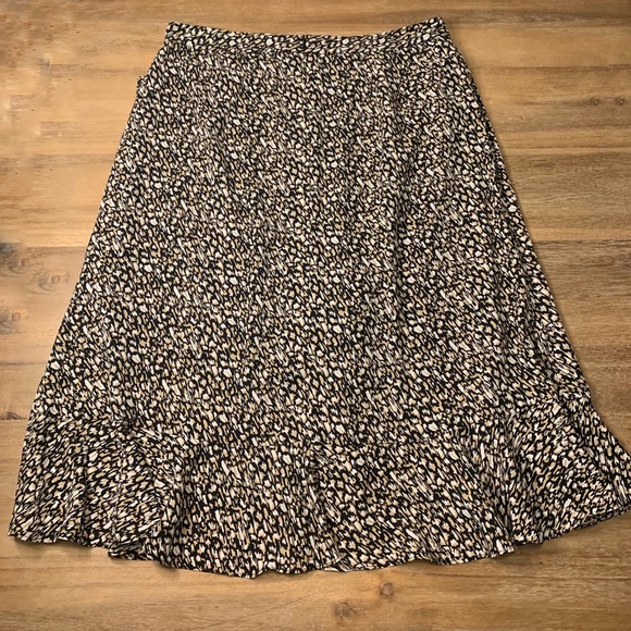 Banana Republic Patterned Frill Skirt 12 - Picture 2 of 5